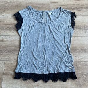 Guess teeshirt black lace details & zipper back medium